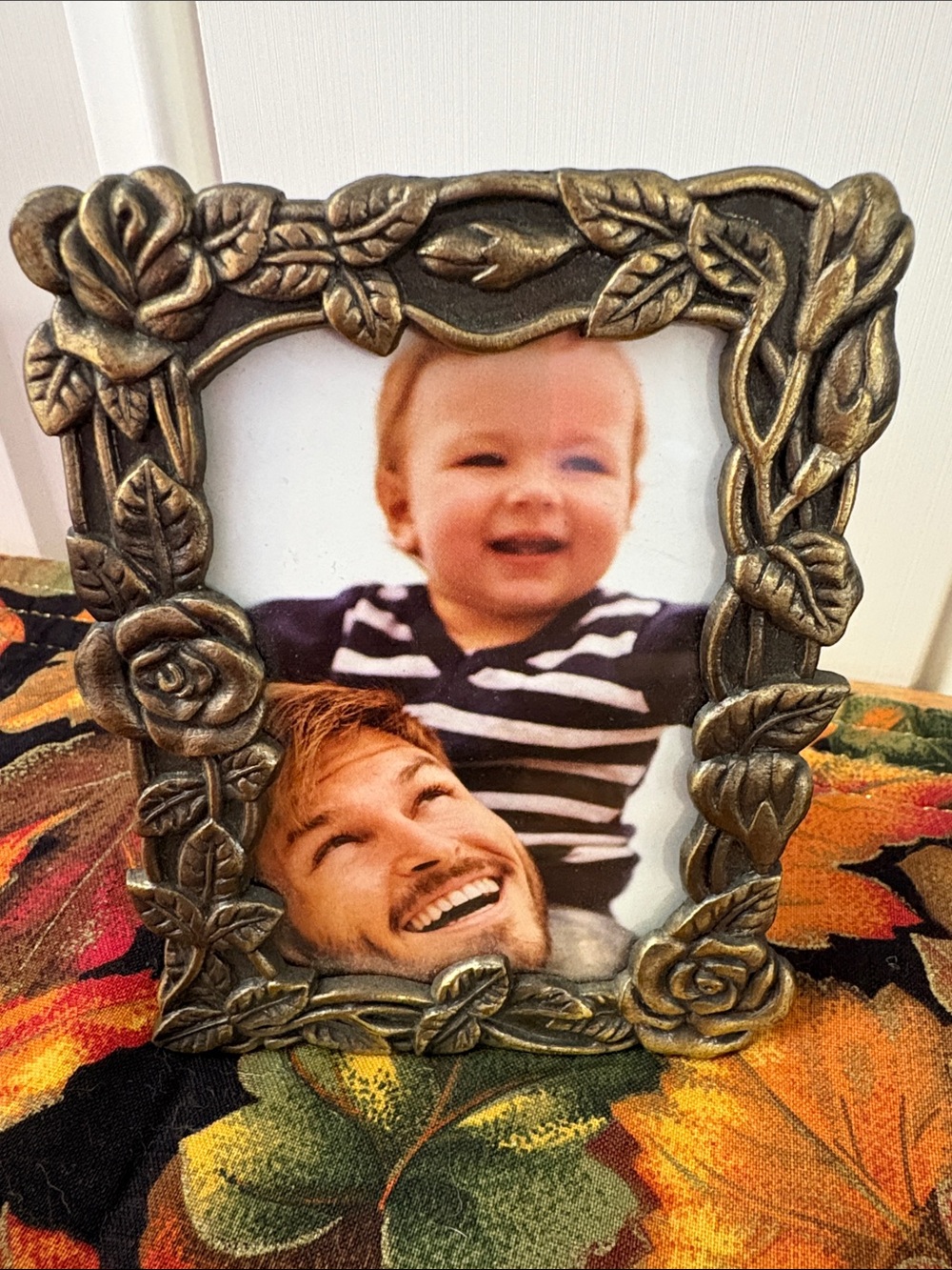 Ornate Rose Leaf Decorative Photo Frame in Antique Gold